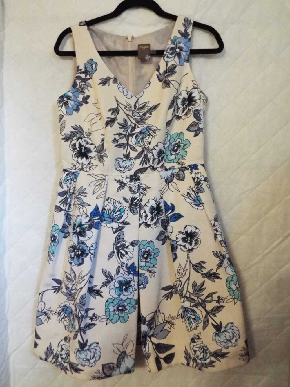 Taylor Off White Dress with Blue Flowers Size 8